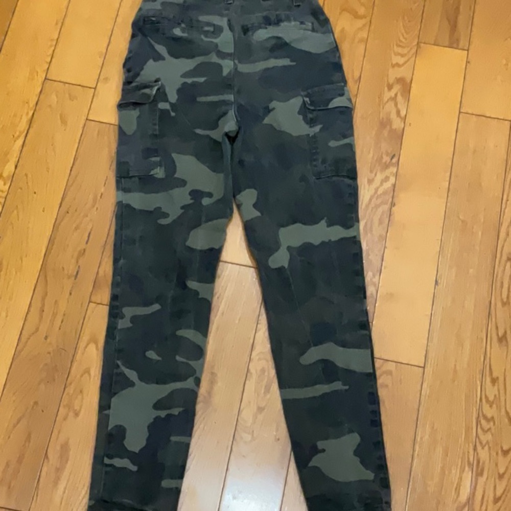 Lovers and Friends Porter Pants Camo Size: XS - Picture 10 of 11